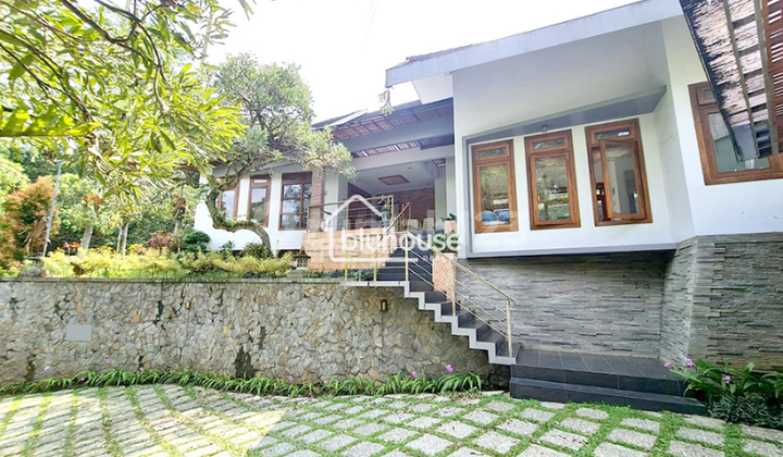 7-Story House Ready to Occupancy with Swimming Pool and Extensive Garden in Tidar