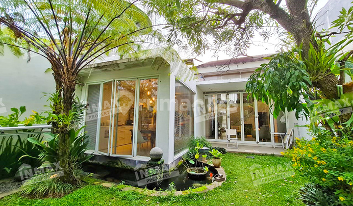 Rumah Cantik Terawat Semi Furnished 5 Kamar Tidur di Istana Dieng Rumah Cantik Terawat Semi Furnished 5 Kamar Tidur di Istana Dieng