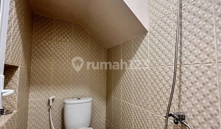 2024 Built House For Sale In Jatimakmur, Pondok Gede, Bekasi City* 1km to Masmitra Jatimakmur Hospital- 1.7 Km to Tip-top Pondok Gede- 3 Km to Pondok Gede Mall- 4.5 Km from Jatiwarna Toll Gate- 4.5 Km to Pondok Gede Toll Gate- 4.5 Km to Cikunir LRT Station- 5 Km to Jatibening LRT Station- 5 Km to Jatiasih Toll Gate* 2