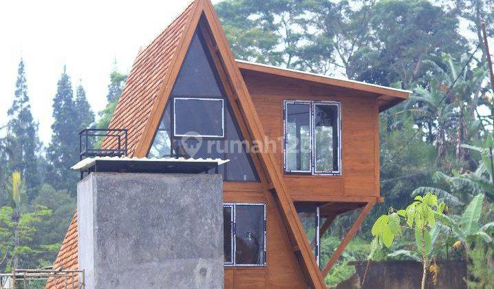 Rumah villa kayu vintage baru di Puncak Bogor, jaminan kualitas kayu 20tahun. Sudah SHM, IMB. Fasilitas kolam renang dan kolam ikan pribadi tiap. Cluster one gate system. Lokasi dekat jalan alternatif ke Taman Safari Bogor.Tersedia taman dan sungai kecil  6