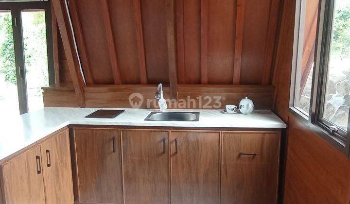 Rumah villa kayu vintage baru di Puncak Bogor, jaminan kualitas kayu 20tahun. Sudah SHM, IMB. Fasilitas kolam renang dan kolam ikan pribadi tiap. Cluster one gate system. Lokasi dekat jalan alternatif ke Taman Safari Bogor.Tersedia taman dan sungai kecil  12
