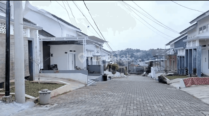 Perumahan  cantik asri sejuk suasana villa,, one gate system, SHM, tanpa riba. Sangat dekat, 10menit saja ke stasiun Citayam. View pemandangan dari atas gunung dari arah cluster . Sudah dibangun lebih dari 70persen dan sudah banyak dihuni pembeli. 1