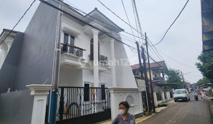 Cluster Rumah Baru, Classic Modern  2 Lantai One Gate System. Gerbang cluster hadap langsung jalan raya!5 Menit ke LRT Cibubur
5 Menit Tol Cibubur 1