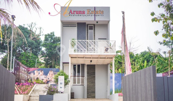 New 2-story house, beautiful, certified title (SHM) in Cilodong, Depok. Beautiful, comfortable, lush, has a spacious balcony. Strategic location near Depok station, Depok terminal, hospitals, clinics, schools, universities, malls, markets, and offices. 2