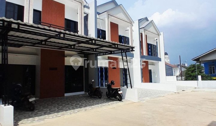 Townhouse Siap Huni Jakarta Timur. Langsung Pintu/Exit Tol Setu Cipayung. Cuma Beberapa Langkah (50 Meter) ke Mabes Cilangkap Jakarta . Bebas Banjir,,4 Menit Saja ke Tol Bambu Apus,