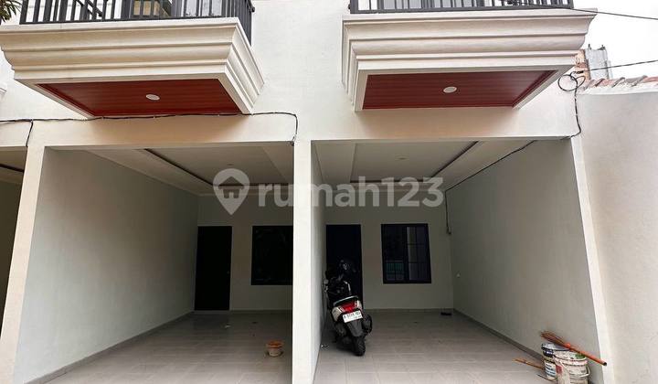 For Sale: Beautiful, Comfortable, and Strategic House. SHM (Certificate of Ownership).  
- Close to Public and Private Schools, Shops, Offices, and Public Transportation Routes  
- Near Penganten Ali Road  
- Near Ciracas LRT Station  
- 1.4 km to Pasar Rebo Toll Gate 2