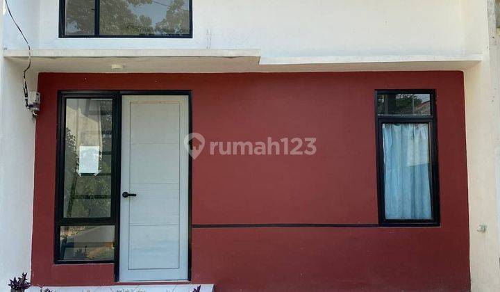 Rumah Baru, Cluster One Gate, Cipayung Depok, Shm. Plus Ruang Mezzanine  Akses Strategis :
6 Menit Ke Jalan Raya, 9 Menit Ke Gdc,10 Menit Ke Stasiun Krl Depok Lama 2