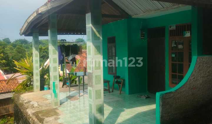 NJOP already exceeds IDR 1 billion. For sale: spacious, strategic, prime land with a house bonus in Sawangan, Depok. Land location adjacent to the luxurious Citra Lake Sawangan residential area, Depok, West Java. Complete legality: SHM and PBG.