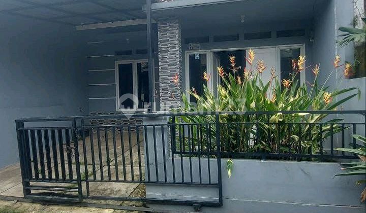 Ready-to-Occupy Comfortable Home, Strategically Located in the Housing Complex, Pondok Petir, Depok. Bonus Fence & Canopy. Close to Educational Facilities. 1 Minute to Mts Yapima, 3 Minutes to Ponpes Al Nadhlah, 5 Minutes to Pondok Petir Village Office, 7 Minutes to Arina Waterpark. 1