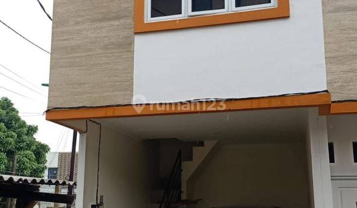 Rumah Baru 2 Lantai Di Dekat Jakarta Pusat. Harga Cuma Rp600juta. . Dekat Ke Salemba Dan Matraman 

lt 20.
lb 40.
2 Kt + 2 Km.

carport
akses Mobil. Bisa Kpr . Shm. Baru 1