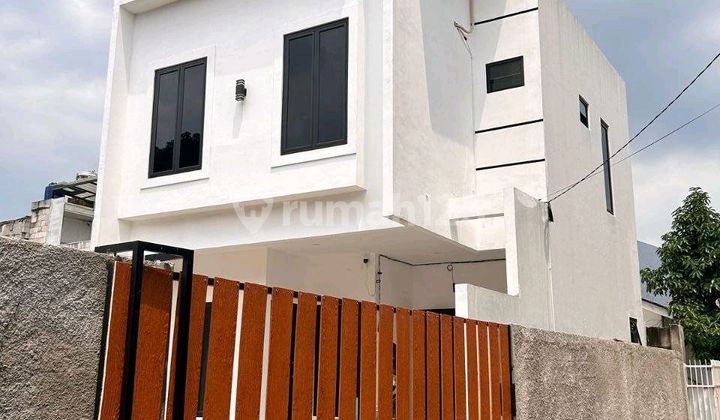 Rumah Baru 2 Lantai Strategis Lubang Buaya Jakarta Timur.dekat Sekolah Negeri/swasta Favorit, Bandara Halim, Pasar Tradisional & Moderndekat Rs. Cuma 5menit Ke Halte Transjakarta , Mall Pondokgede. 10 Menit Ke Pintu Tol, Stasiun Lrt  1