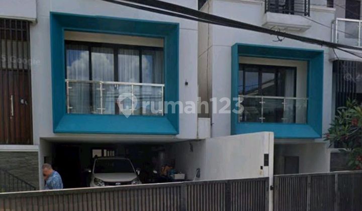 Exclusive Comfortable Cluster House in Klender, Duren Sawit, East Jakarta. Freehold Title. Highly Strategic Location to the City Center. Three-Story House, 4 Bedrooms + 3 Bathrooms. 2