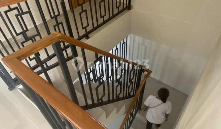 For Sale Fully Renovated House in Kalisari - Pasar Rebo, East Jakarta Near Lapan Office. 3+1 Bedrooms, 3 Bathrooms. Close to Bogor Main Road- Lapan Office- Brigif Kodam Jaya- Pasar Rebo Health Center- Abu Bakar Ash Shiddiq Mosque- Pekayon 10 Public Elementary School. For Sale Fully Renovated House in Kalisari - Pasar Rebo, East Jakarta Near Lapan Office. 3+1 Bedrooms, 3 Bathrooms. Close to Bogor Main Road- Lapan Office- Brigif Kodam Jaya- Pasar Rebo Health Center- Abu Bakar Ash Shiddiq Mosque- Pekayon 10 Public Elementary School.