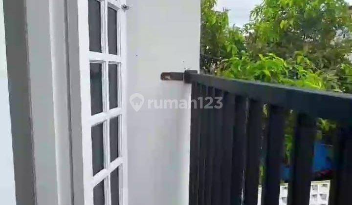 Rumah Baru 2 Lantai Akses Mobil One Gatedengan Kolam Renang, Playground Untuk Anak, Pos Security, Cctv & Mushola.
kramatjati Jakarta. Akses: Dekat Jl. Raya Bogor- Pasar Induk- Gerbang Tol Taman Mini- Rs Harapan Bunda- Global Islamic School  2