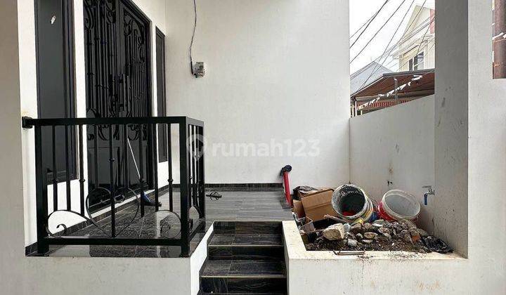 Rumah Mewah Baru 2 Lantai Plus Rooftop Sertifikat Hak Milik di Kalisari Jakarta Timur. Dekat Jalan Raya Bogor Jakarta  2