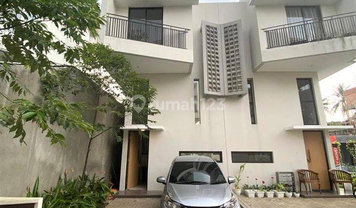 Rumah Modern Minimalis di V Town House Bintaro 1