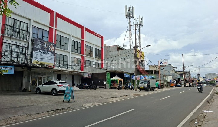 Ready-to-Use Shop House on Jl Ceger Raya, Jurang Mangu Timur, South Tangerang