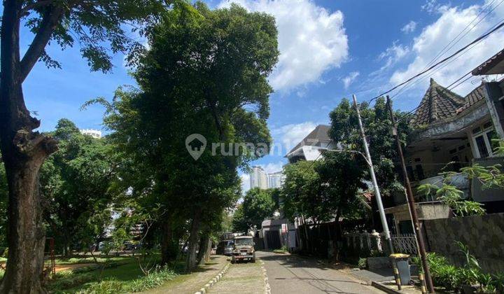 Rumah Depan Taman At Jl Kerinci , Gunung, Kebayoran Baru 2