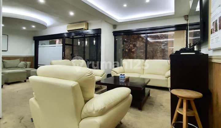 Rumah Modern At Jl Lamandau, Kebayoran Baru, Jaksel