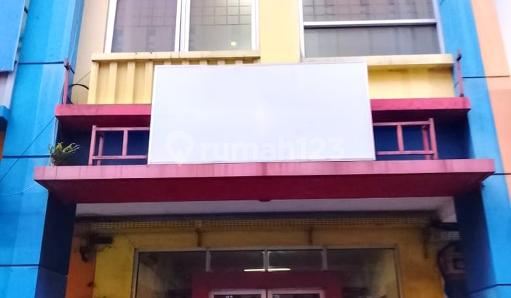 MURAH! Ruko Lokasi Aman Strategis di Ubertos