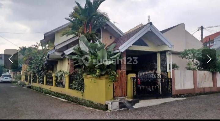 Rumah Nyaman Semi-furnished di Batununggal, Bandung 1