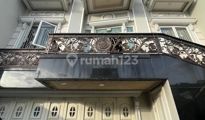 Rumah Mewah Taman Palem Hadap Barat Daya American Classic Bagusss 2