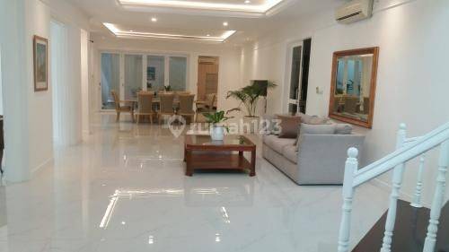 Sewa Rumah Kemang Jakarta Selatan 5+2 BR Furnished 2