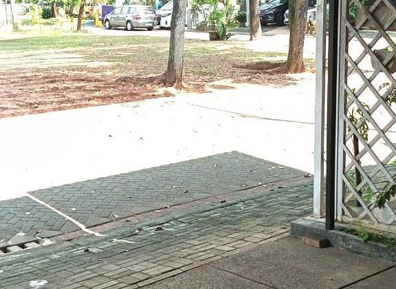 Rumah Jual Cepat di Raffles Hills, Negoable 2