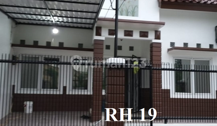 Rumah Disewakan 2 Lantai Full Furnished di Raffles Hills , Jakarta Timur