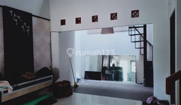 Rumah 2 Lantai Bagus Semi Furnished Siap Huni Di Raffles Hills  2