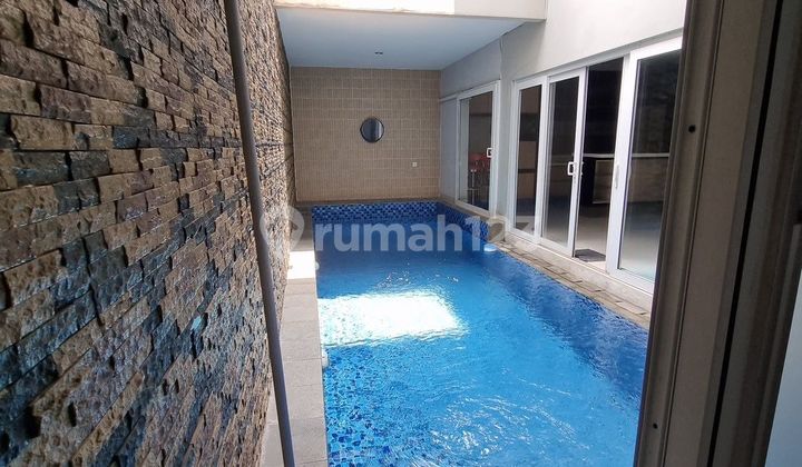 Rumah Mewah Dengan Kolam Renang Didalam Perumahan Elite Kota Wisata Cibubur Rumah Mewah Dengan Kolam Renang Didalam Perumahan Elite Kota Wisata Cibubur