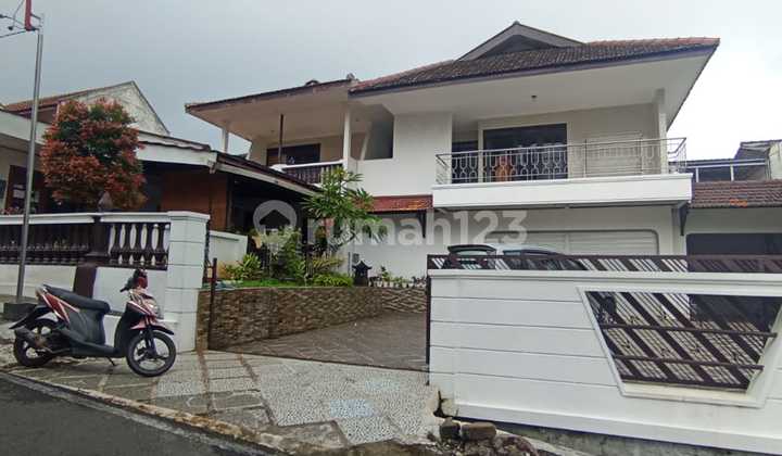 Rumah Cantik 2 Lantai Siap Huni Lokasi Sangat Strategis di Banyumanik Semarang 1