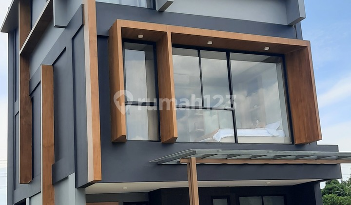 Dijual Rumah 3lantai Bagus & Terjangkau Dekat Rumah Makan Riceshes 1