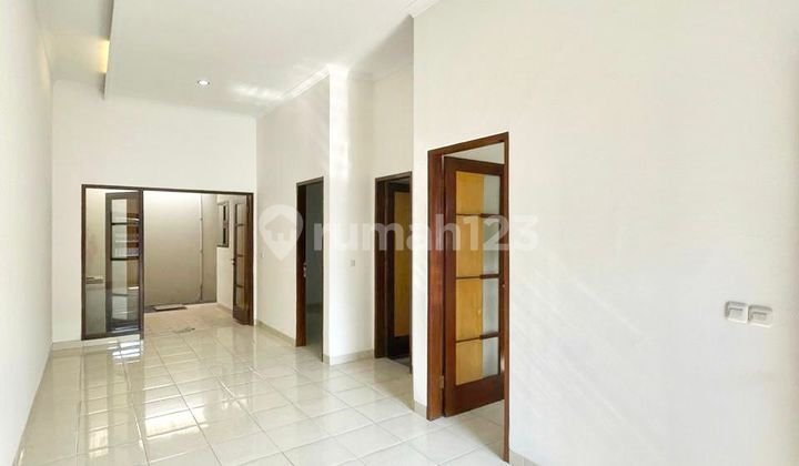 Jual Rumah Nyaman Baru Renov Strategis Di Taman Kopo Indah 3