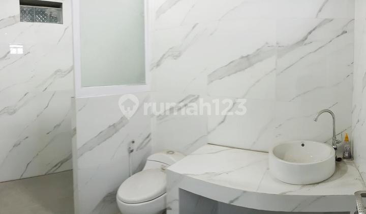 Comfortable House for Rent with 2 Carports in Sayap Kurdi, Central Bandung Comfortable House for Rent with 2 Carports in Sayap Kurdi, Central Bandung