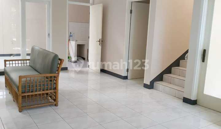 Sewa Rumah Semi Furnished 2 Lantai Di Mekarwangi Bandung