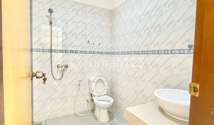 Jual Rumah Nyaman Baru Renov Strategis Di Taman Kopo Indah 3 2