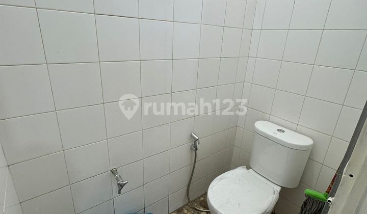 For Sale: Well-Maintained and Strategic Shop House in a Crowded Area of Kosambi, Bandung