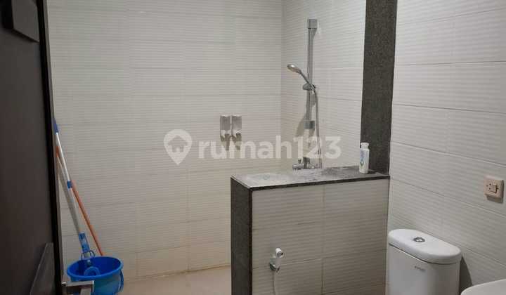 Jual Rumah Bagus Nyaman Semi Furnished Di Istana Regency Sudirman 2