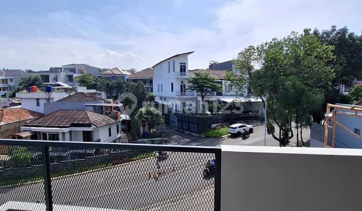 Ruko Bagus Mewah Pakai Lift di Kawasan Elite Setraduta Bandung Ruko Bagus Mewah Pakai Lift di Kawasan Elite Setraduta Bandung