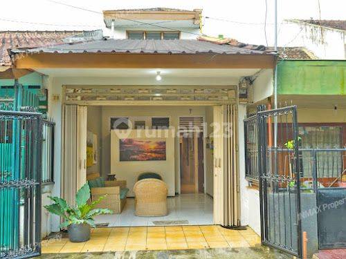 Dijual Rumah 2 Lantai Bagus Semi Furnished di Pulau pulau, Malang 1