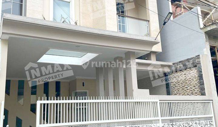 Rumah 2 Lantai Minimalis Dan Modern di Bunga bunga Suhat Malang 1