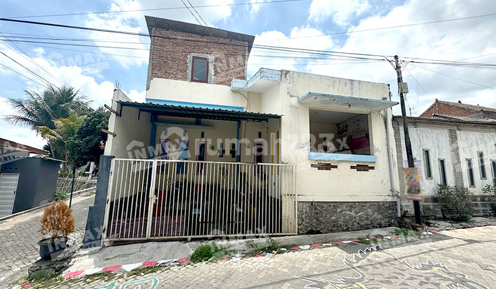 Minimalist 4-Bedroom Hook House in Puri Indah Batu, Near BNS