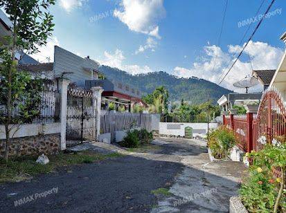 Rumah Vila 1 Lantai Luas 260m2 Dijual Full Perabot di Batu Malang 2