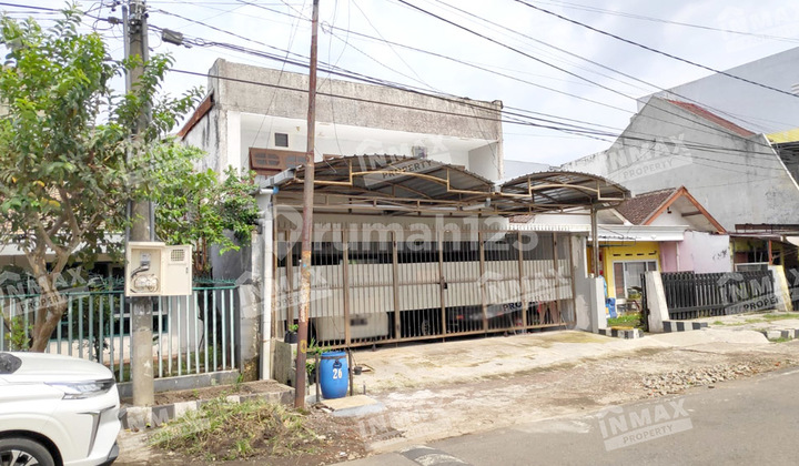 2-Story House Ready to Occupy, Strong Well-Maintained Building Near Jl Ciliwung Malang 1