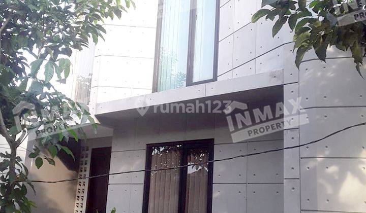 Rumah 2 Lantai Bagus Semi Furnished di Perumahan Kingspark, Batu 1