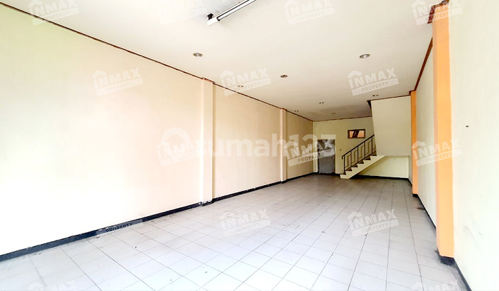 Ruko 3 Lantai Kawasan Pusat Bisnis Kota Malang, Area Parkir Luas 2