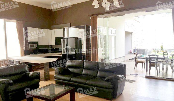 Rumah Luas Sangat Terawat Semi Furnished Daerah Dieng Malang 2