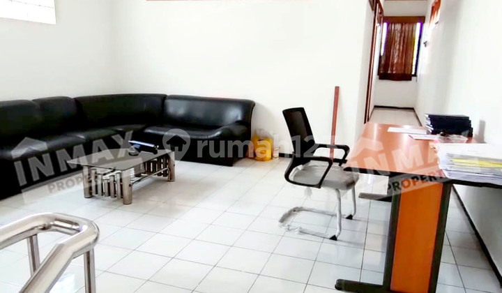 3-Story Shop House in Malang Heritage Area, Heavy Traffic, Wide Road Frontage 2