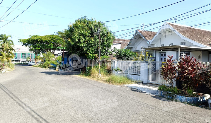 Well-Maintained Ready-to-Occupy House with Garden in Riau, Near SMAN 5 and Big Market. 2